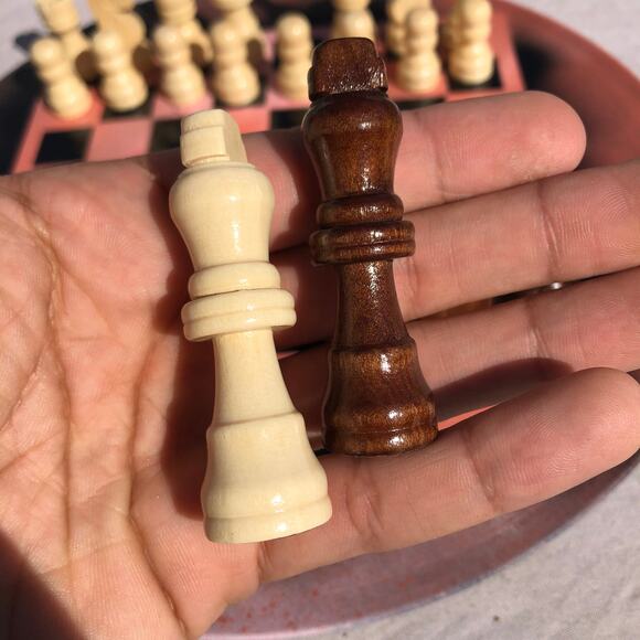 Vinyl Chess Set - Ultra Red Pink - Picture 8 of 9